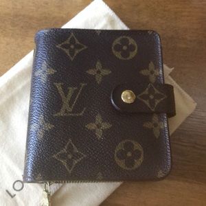💯 percent authentic Louis Vuitton wallet.